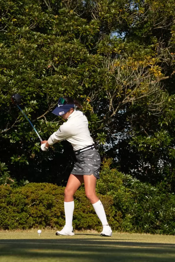 原英莉花のドライバースイング（斜め前方）連続写真【2021年JLPGAツアーチャンピオンシップリコーカップ】