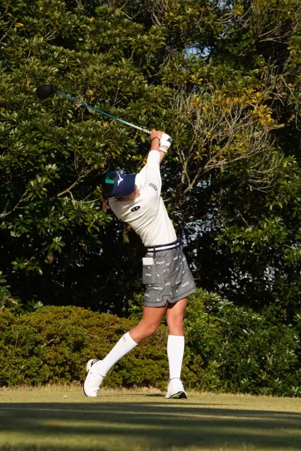 原英莉花のドライバースイング（斜め前方）連続写真【2021年JLPGAツアーチャンピオンシップリコーカップ】