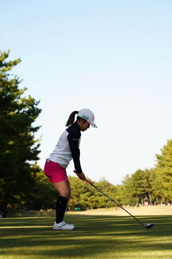 古江彩佳のフェアウェイウッドスイング（ティーショット）連続写真【2021年JLPGAツアーチャンピオンシップリコーカップ】
