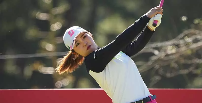 古江彩佳のフェアウェイウッドスイング（ティーショット）連続写真【2021年JLPGAツアーチャンピオンシップリコーカップ】