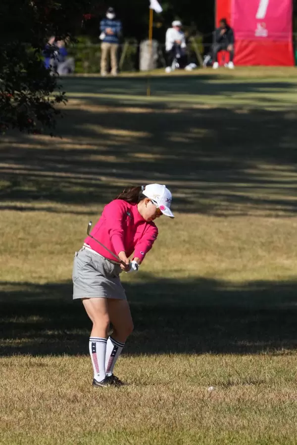 勝みなみのアイアンスイング（ラフ）連続写真【2021年JLPGAツアーチャンピオンシップリコーカップ】