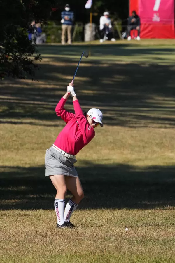 勝みなみのアイアンスイング（ラフ）連続写真【2021年JLPGAツアーチャンピオンシップリコーカップ】