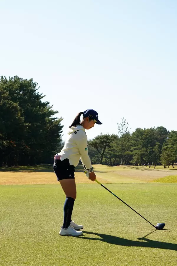 小祝さくらのドライバースイング（後方）連続写真【2021年JLPGAツアーチャンピオンシップリコーカップ】