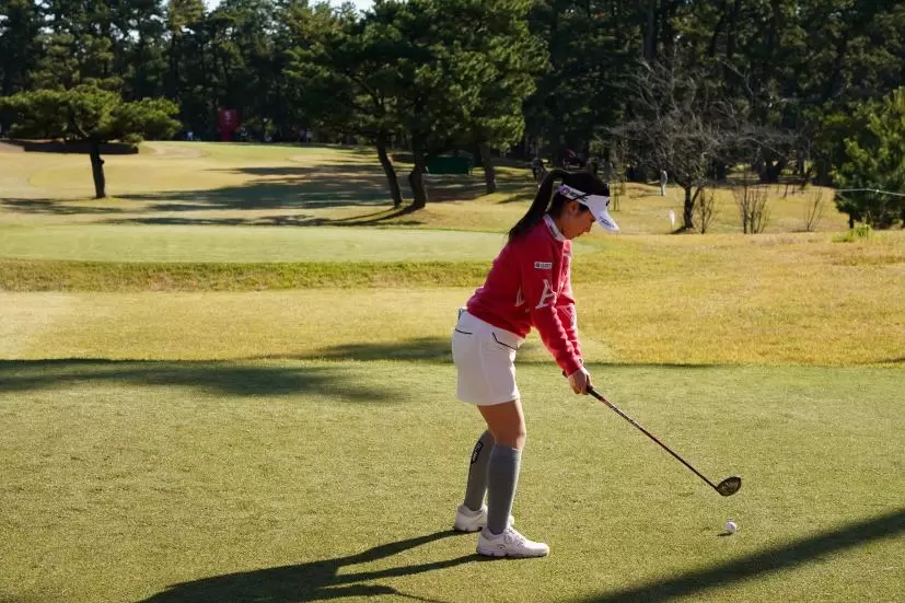 西村優菜のフェアウェイウッドスイング（ティショット）連続写真【2021年JLPGAツアーチャンピオンシップリコーカップ】