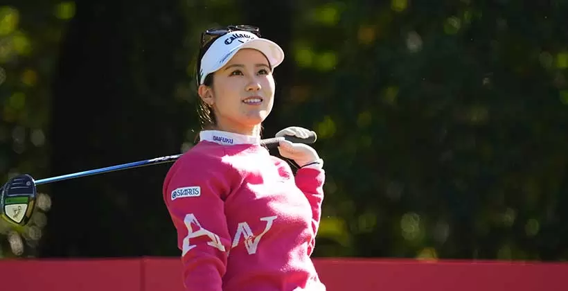 西村優菜のフェアウェイウッドスイング（ティショット）連続写真【2021年JLPGAツアーチャンピオンシップリコーカップ】