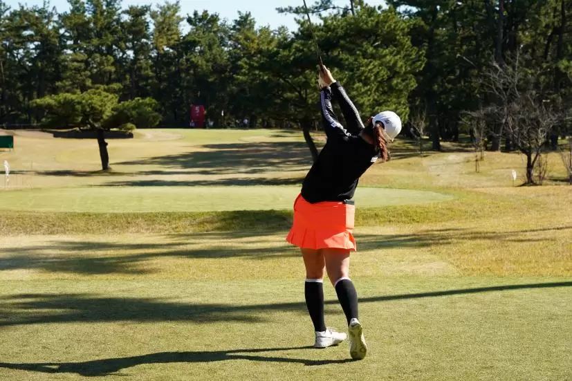 三ヶ島かなのフェアウェイウッドスイング（ティーショット）連続写真【2021年JLPGAツアーチャンピオンシップリコーカップ】