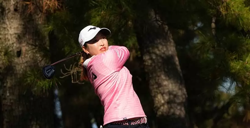 西郷真央のフェアウェイウッドスイング（ティーショット）連続写真【2021年JLPGAツアーチャンピオンシップリコーカップ】