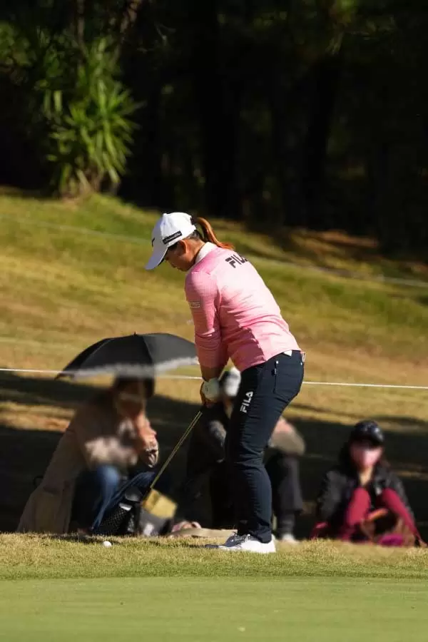 西郷真央のウェッジスイング（アプローチ）連続写真【2021年JLPGAツアーチャンピオンシップリコーカップ】