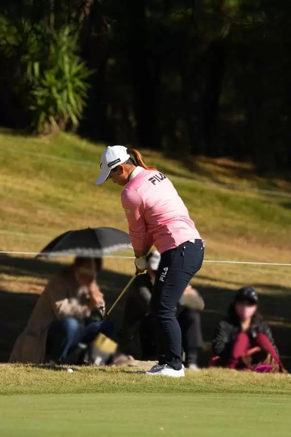 西郷真央のウェッジスイング（アプローチ）連続写真【2021年JLPGAツアーチャンピオンシップリコーカップ】