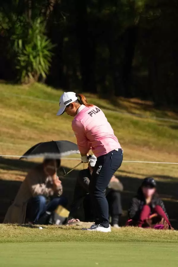 西郷真央のウェッジスイング（アプローチ）連続写真【2021年JLPGAツアーチャンピオンシップリコーカップ】