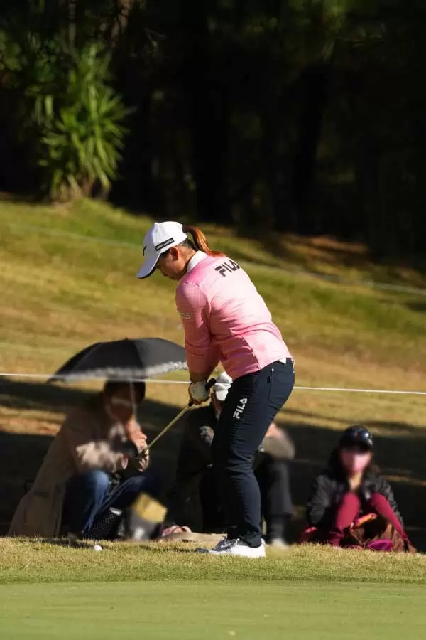 西郷真央のウェッジスイング（アプローチ）連続写真【2021年JLPGAツアーチャンピオンシップリコーカップ】