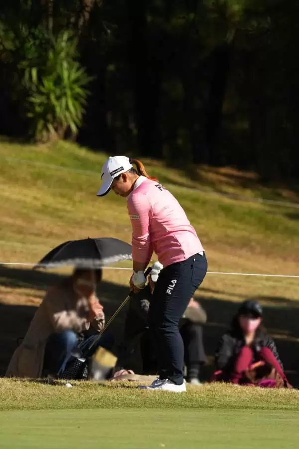 西郷真央のウェッジスイング（アプローチ）連続写真【2021年JLPGAツアーチャンピオンシップリコーカップ】