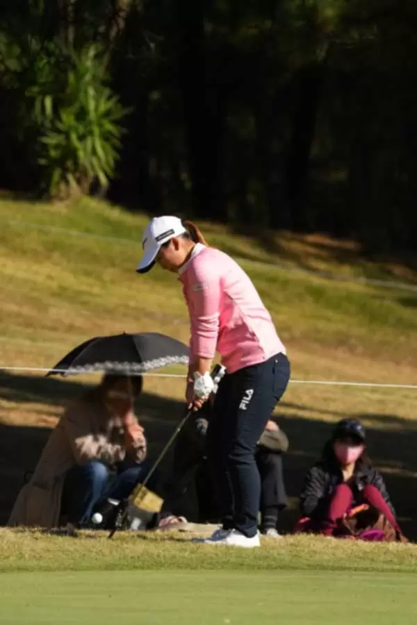 西郷真央のウェッジスイング（アプローチ）連続写真【2021年JLPGAツアーチャンピオンシップリコーカップ】