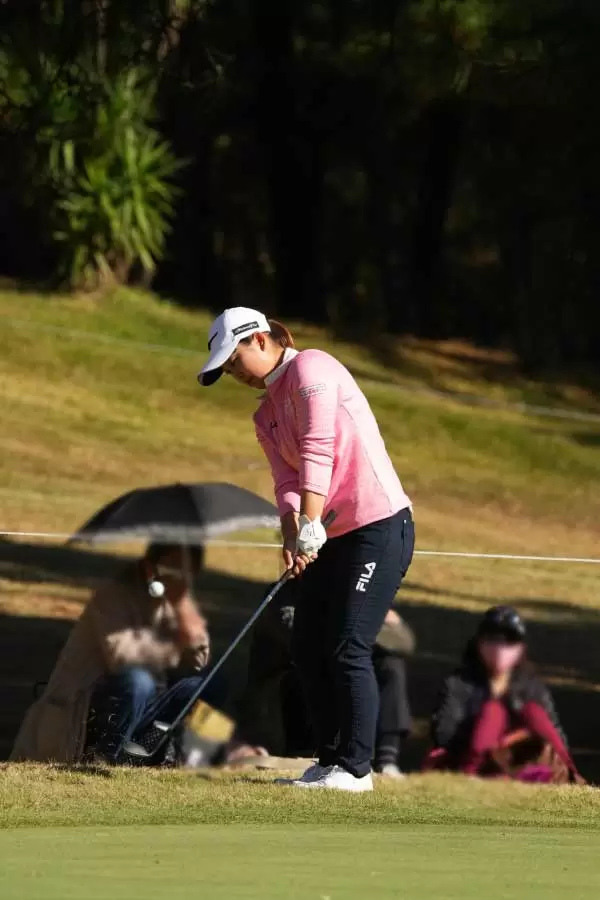 西郷真央のウェッジスイング（アプローチ）連続写真【2021年JLPGAツアーチャンピオンシップリコーカップ】