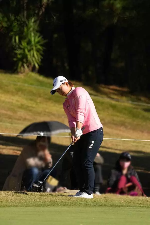 西郷真央のウェッジスイング（アプローチ）連続写真【2021年JLPGAツアーチャンピオンシップリコーカップ】