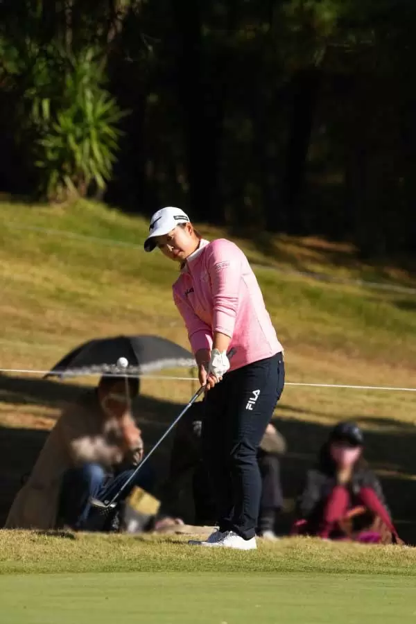 西郷真央のウェッジスイング（アプローチ）連続写真【2021年JLPGAツアーチャンピオンシップリコーカップ】