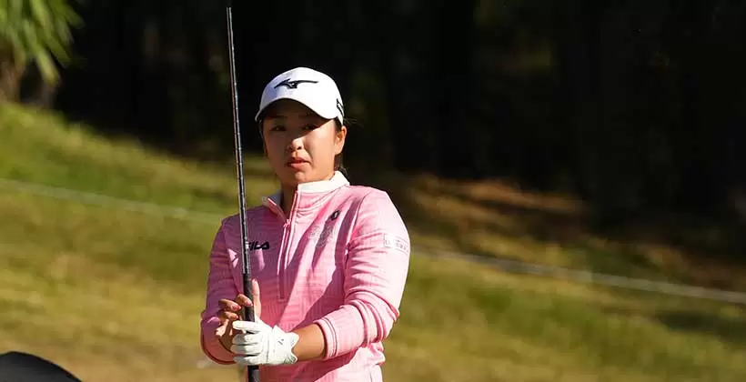 西郷真央のウェッジスイング（アプローチ）連続写真【2021年JLPGAツアーチャンピオンシップリコーカップ】