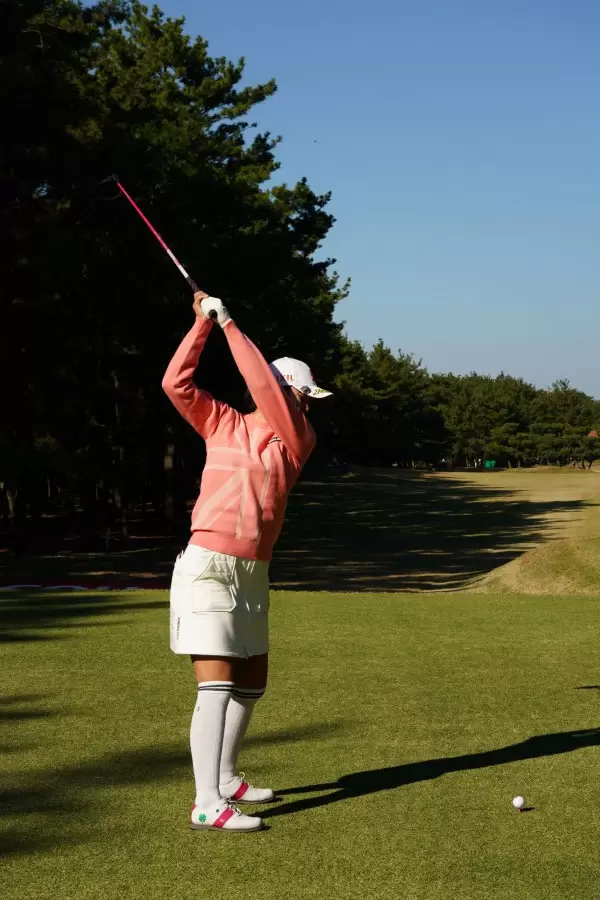 堀琴音のドライバースイング（後方）連続写真【2021年JLPGAツアーチャンピオンシップリコーカップ】