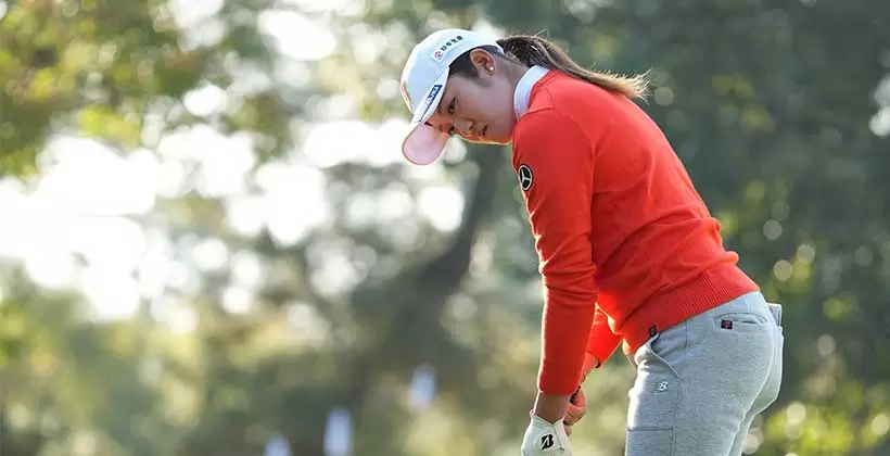 稲見萌寧のパッティングストローク（側面）連続写真【2021年JLPGAツアーチャンピオンシップリコーカップ】