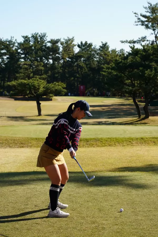 吉田優利のアイアンスイング（ティーショット）連続写真【2021年JLPGAツアーチャンピオンシップリコーカップ】