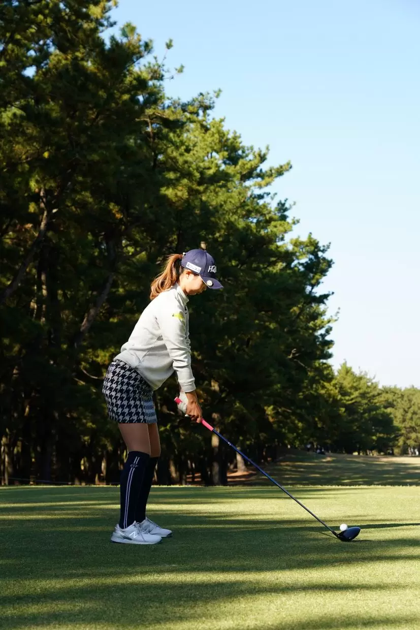 金澤志奈のドライバースイング（後方）連続写真【2021年JLPGAツアーチャンピオンシップリコーカップ】