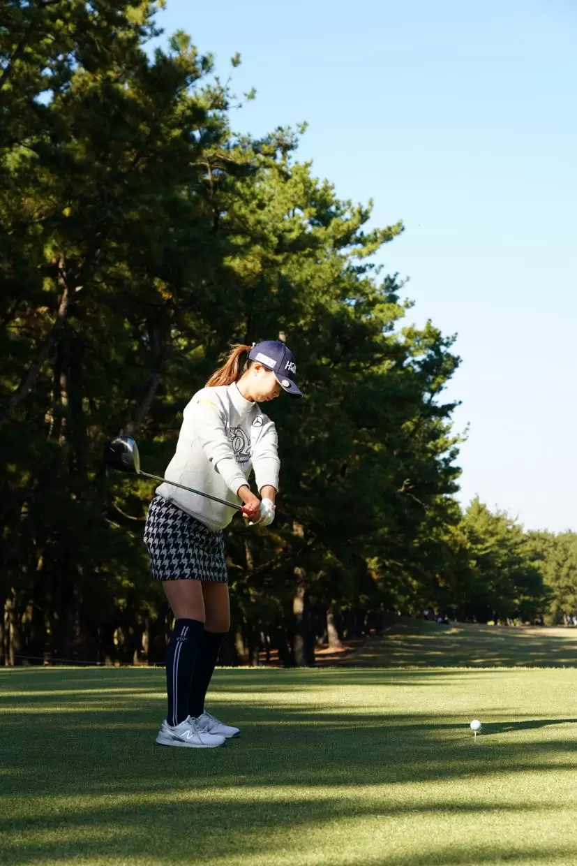 金澤志奈のドライバースイング（後方）連続写真【2021年JLPGAツアーチャンピオンシップリコーカップ】