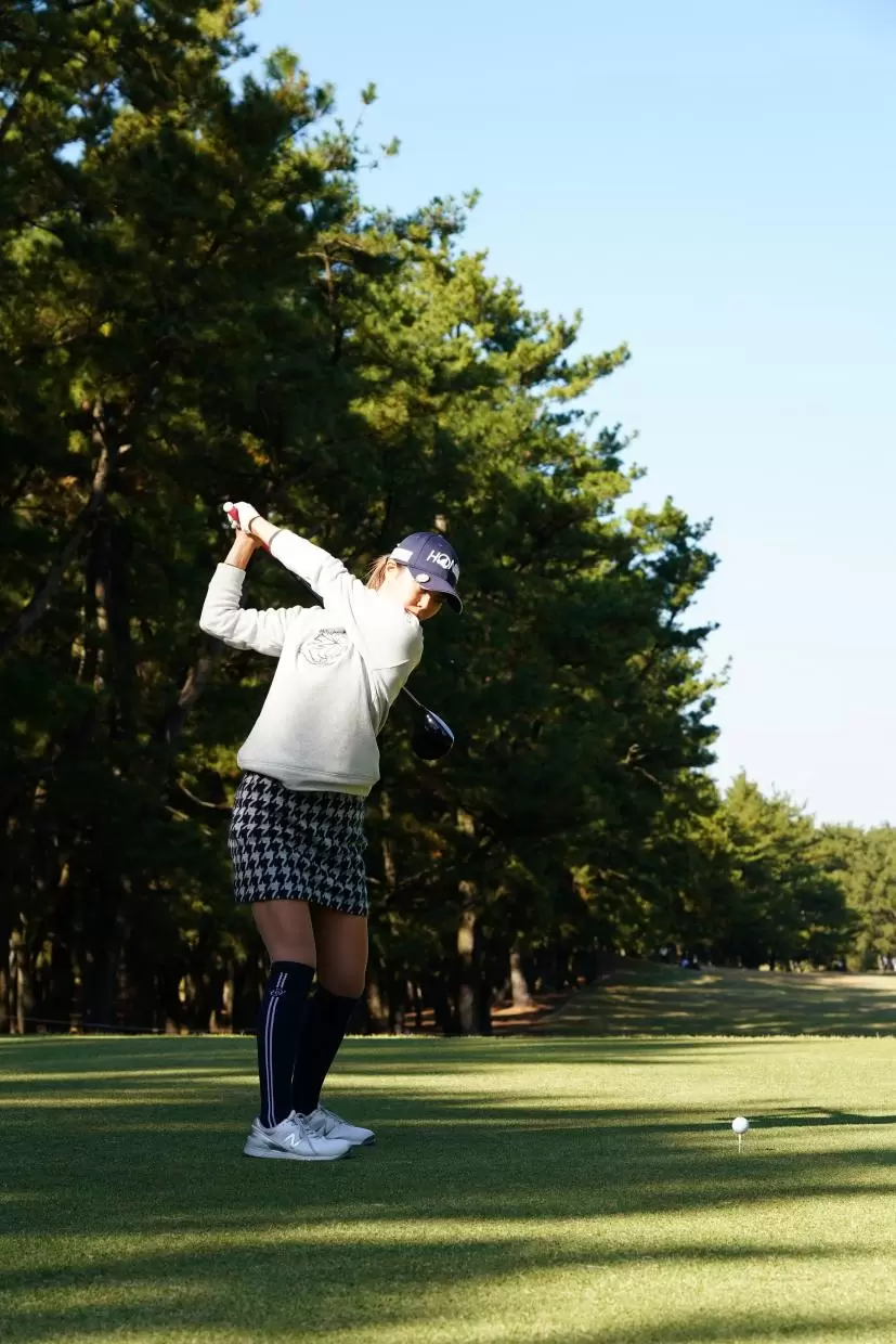 金澤志奈のドライバースイング（後方）連続写真【2021年JLPGAツアーチャンピオンシップリコーカップ】