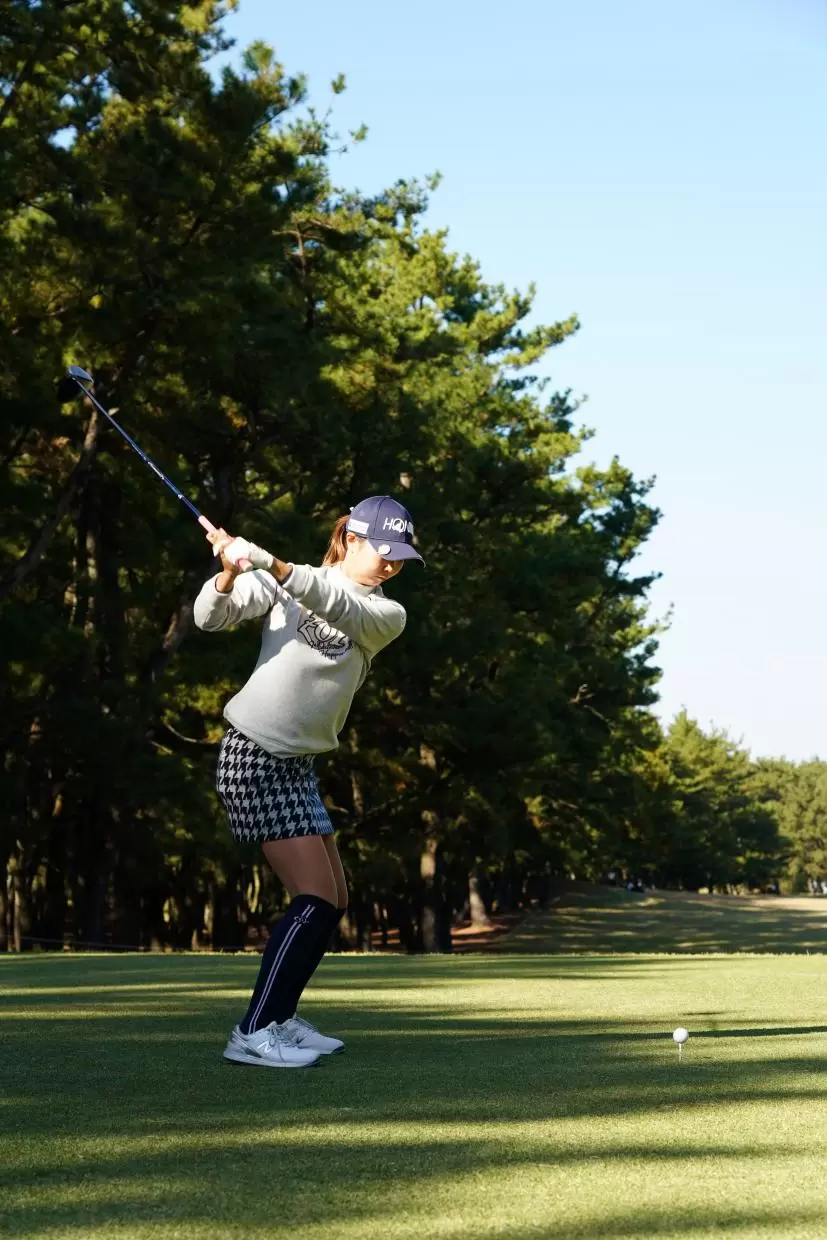 金澤志奈のドライバースイング（後方）連続写真【2021年JLPGAツアーチャンピオンシップリコーカップ】