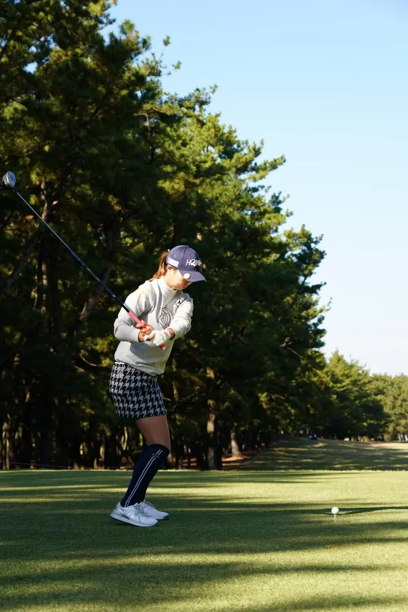 金澤志奈のドライバースイング（後方）連続写真【2021年JLPGAツアーチャンピオンシップリコーカップ】