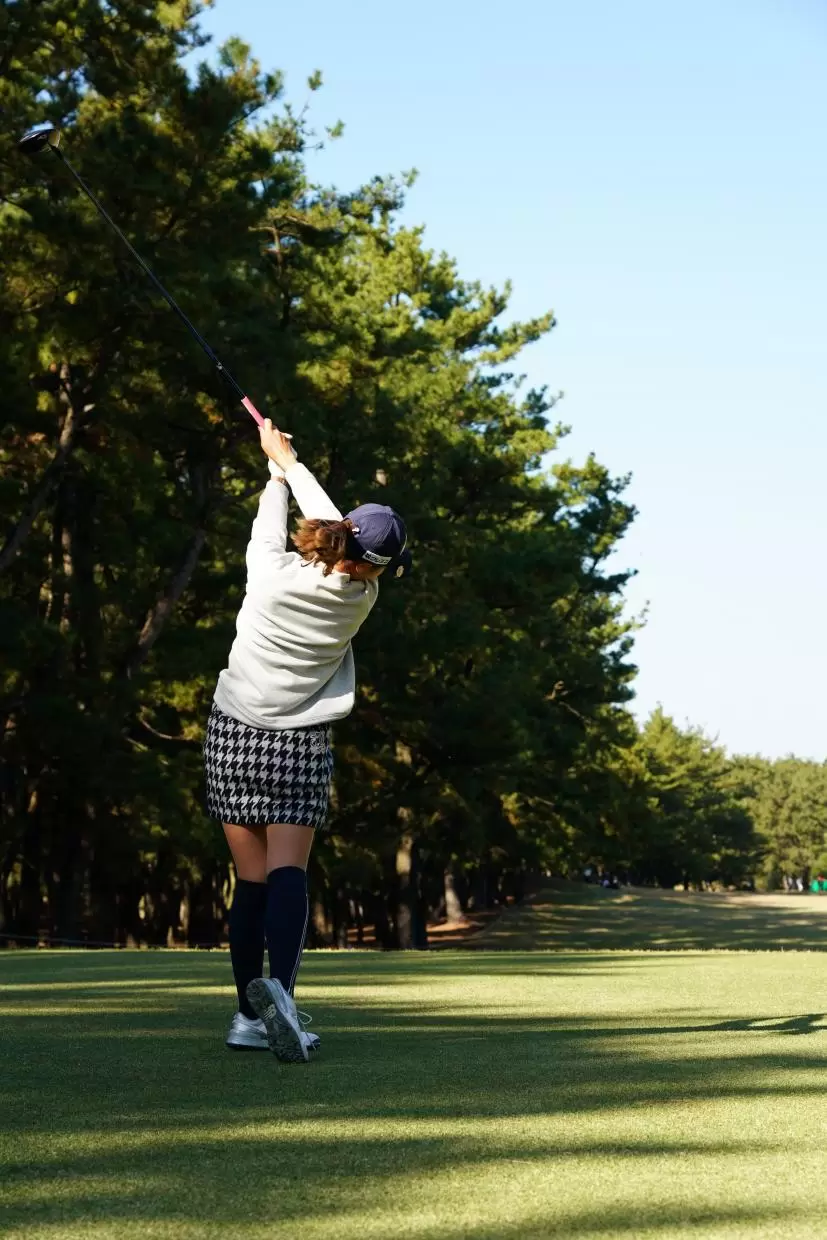 金澤志奈のドライバースイング（後方）連続写真【2021年JLPGAツアーチャンピオンシップリコーカップ】