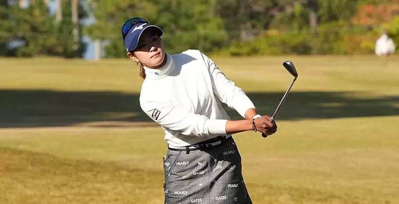 原英莉花のアイアンスイング（ラフからのアプローチ）連続写真【2021年JLPGAツアーチャンピオンシップリコーカップ】