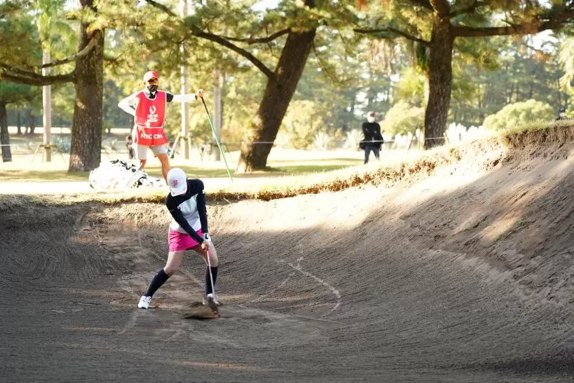 古江彩佳のウェッジスイング（バンカーショット）連続写真【2021年JLPGAツアーチャンピオンシップリコーカップ】