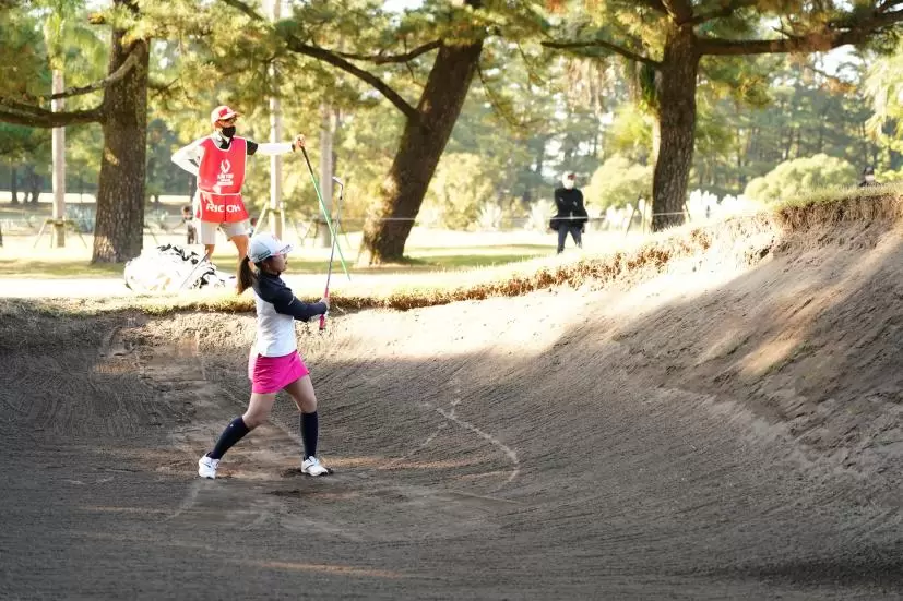古江彩佳のウェッジスイング（バンカーショット）連続写真【2021年JLPGAツアーチャンピオンシップリコーカップ】
