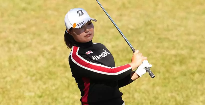 高橋彩華のアイアンスイング（ラフからのアプローチ）連続写真【2021年JLPGAツアーチャンピオンシップリコーカップ】