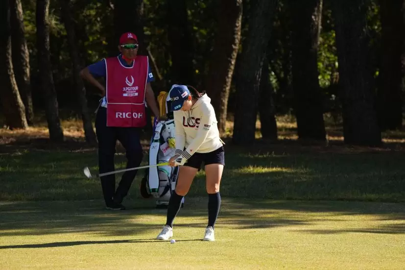 小祝さくらのアイアンスイング（前方）連続写真【2021年JLPGAツアーチャンピオンシップリコーカップ】