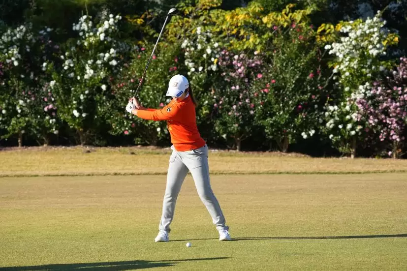 稲見萌寧のフェアウェイウッドスイング（前方）連続写真【2021年JLPGAツアーチャンピオンシップリコーカップ】