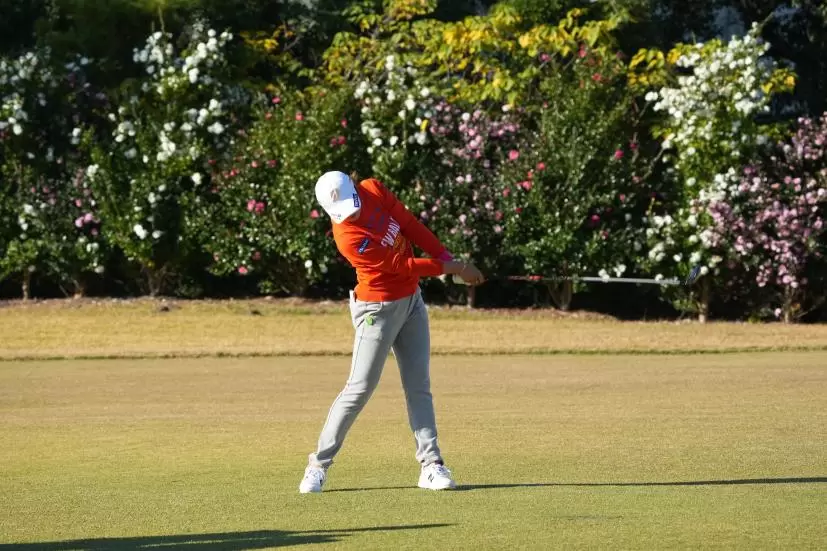 稲見萌寧のフェアウェイウッドスイング（前方）連続写真【2021年JLPGAツアーチャンピオンシップリコーカップ】