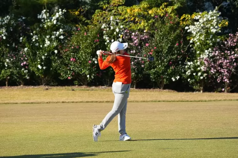 稲見萌寧のフェアウェイウッドスイング（前方）連続写真【2021年JLPGAツアーチャンピオンシップリコーカップ】