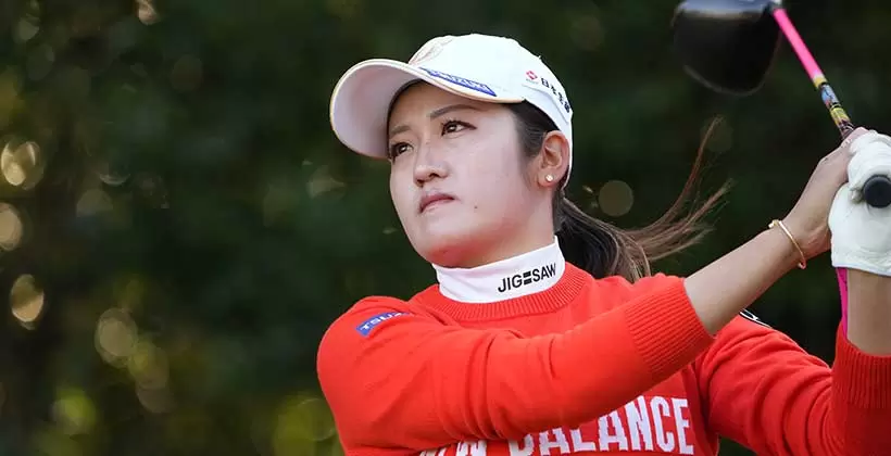 稲見萌寧のフェアウェイウッドスイング（前方）連続写真【2021年JLPGAツアーチャンピオンシップリコーカップ】