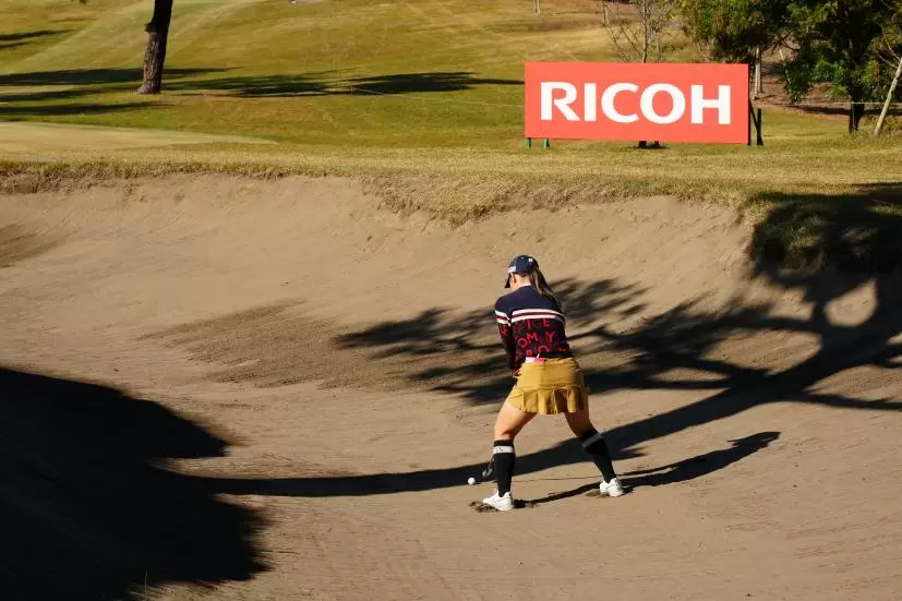 吉田優利のウェッジスイング（バンカーショット）連続写真【2021年JLPGAツアーチャンピオンシップリコーカップ】
