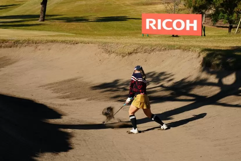 吉田優利のウェッジスイング（バンカーショット）連続写真【2021年JLPGAツアーチャンピオンシップリコーカップ】