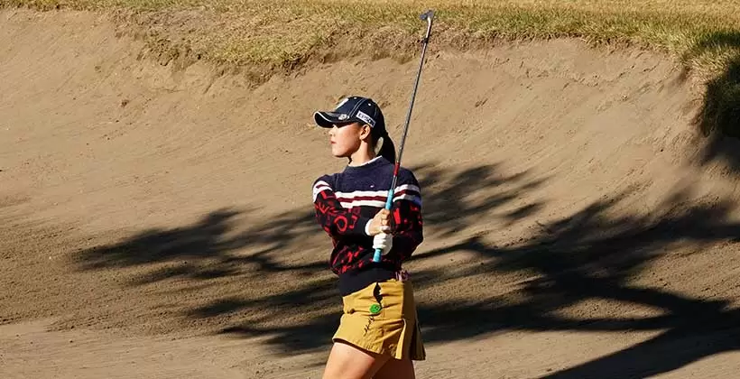 吉田優利のウェッジスイング（バンカーショット）連続写真【2021年JLPGAツアーチャンピオンシップリコーカップ】
