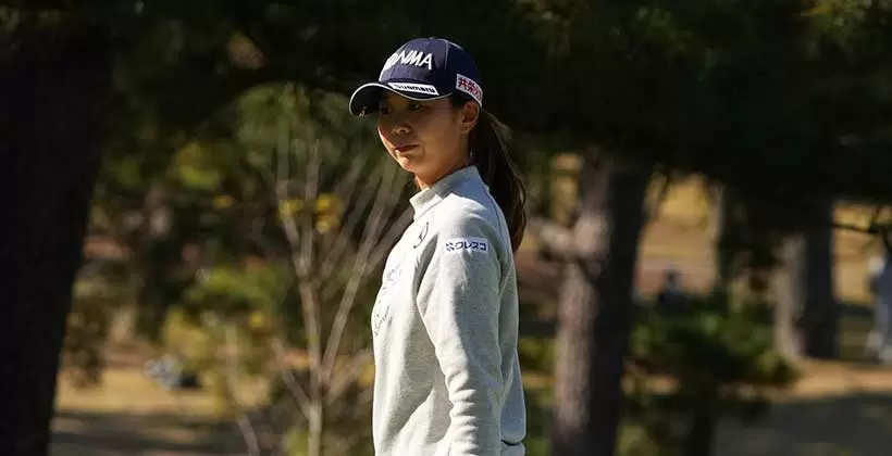 金澤志奈のパッティングストローク（カラーから・前方）連続写真【2021年JLPGAツアーチャンピオンシップリコーカップ】