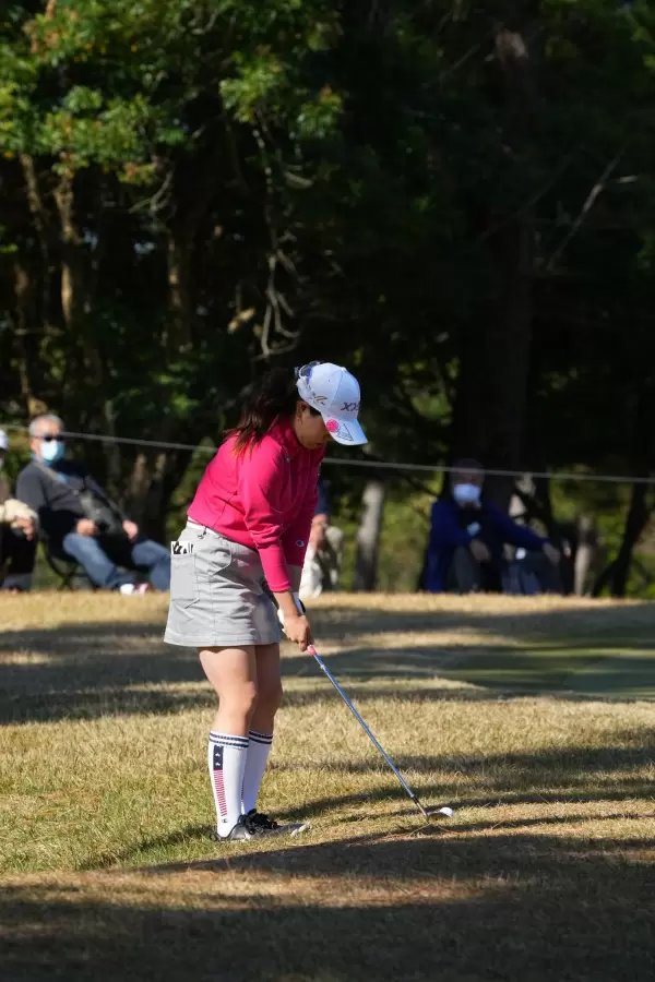 勝みなみのウェッジスイング（ラフからのアプローチ）連続写真【2021年JLPGAツアーチャンピオンシップリコーカップ】