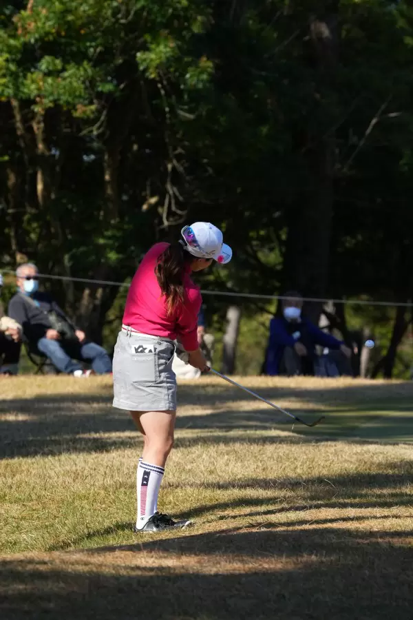 勝みなみのウェッジスイング（ラフからのアプローチ）連続写真【2021年JLPGAツアーチャンピオンシップリコーカップ】