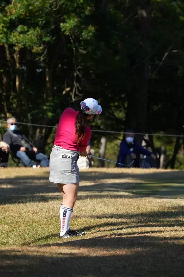 勝みなみのウェッジスイング（ラフからのアプローチ）連続写真【2021年JLPGAツアーチャンピオンシップリコーカップ】