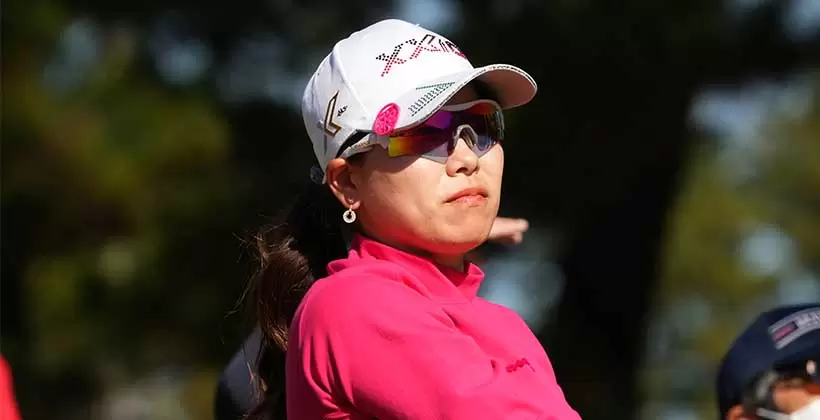 勝みなみのウェッジスイング（ラフからのアプローチ）連続写真【2021年JLPGAツアーチャンピオンシップリコーカップ】