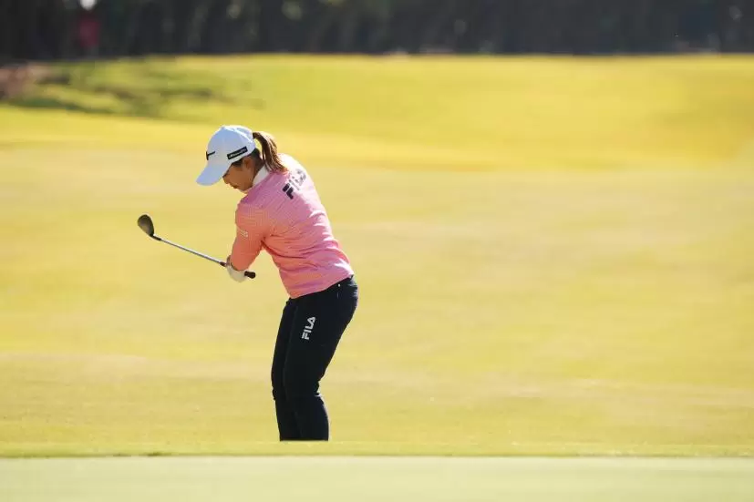 西郷真央のウェッジスイング（アプローチ）連続写真【2021年JLPGAツアーチャンピオンシップリコーカップ】