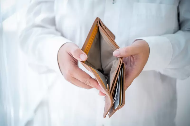 プレーフィーに苦しむ