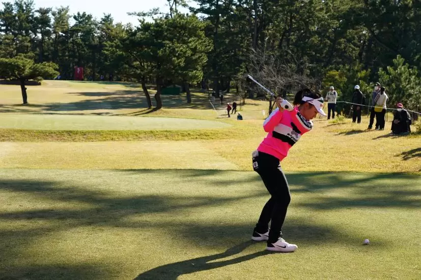 サイ・ペイインのユーティリティスイング（ティーショット）連続写真【2021年JLPGAツアーチャンピオンシップリコーカップ】